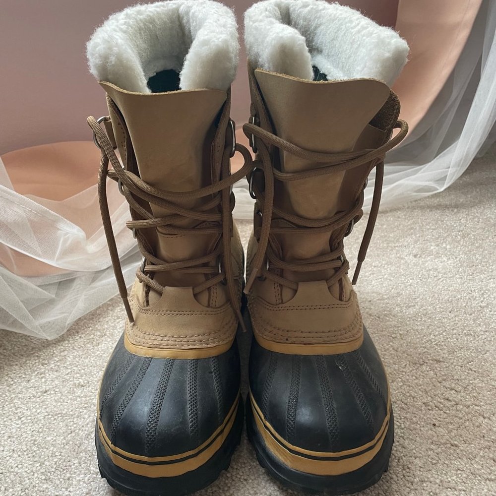 SOREL WINTER BOOTS IN SIZE 8-TAN AND BLACK
